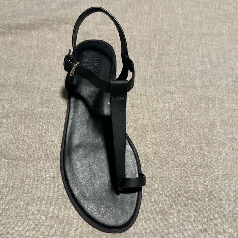 Fifi Naturalizer Black leather sandals size 9 -New in box